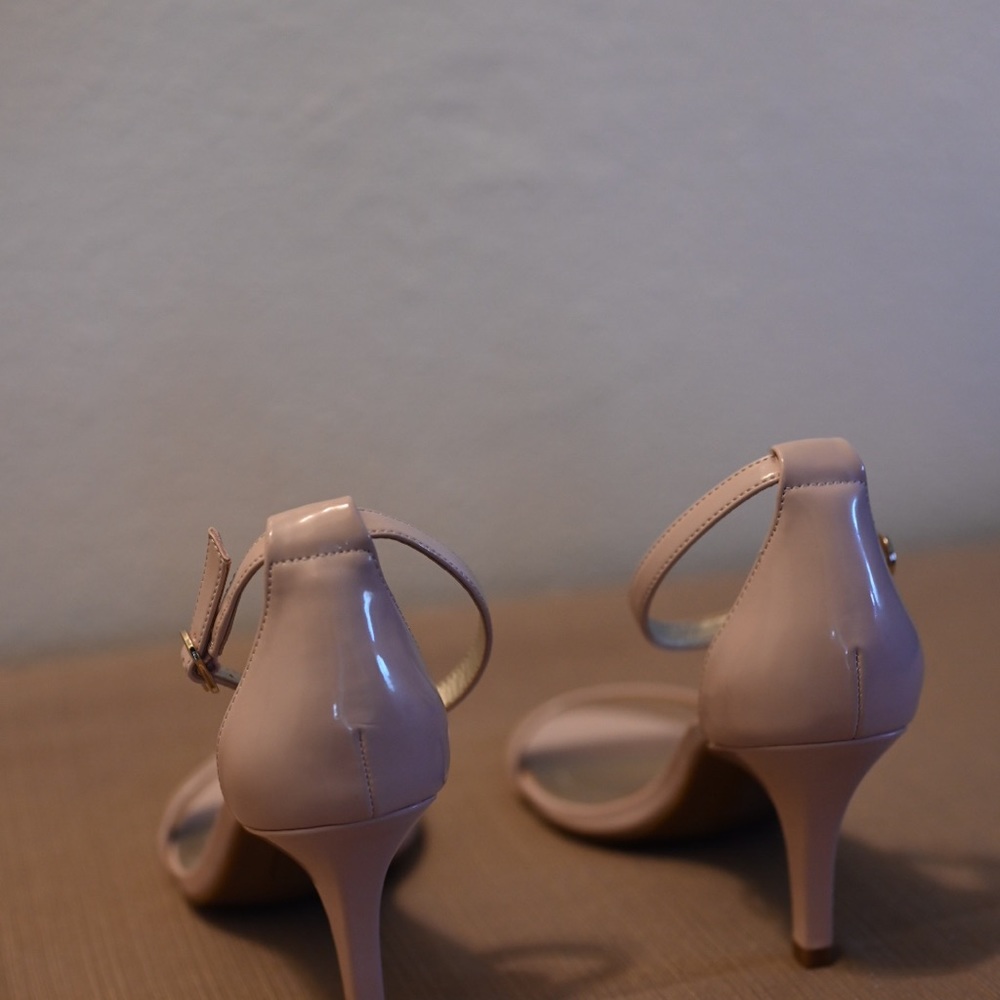 Bandolino Women’s Heels, NEVER Used - Picture 4 of 7